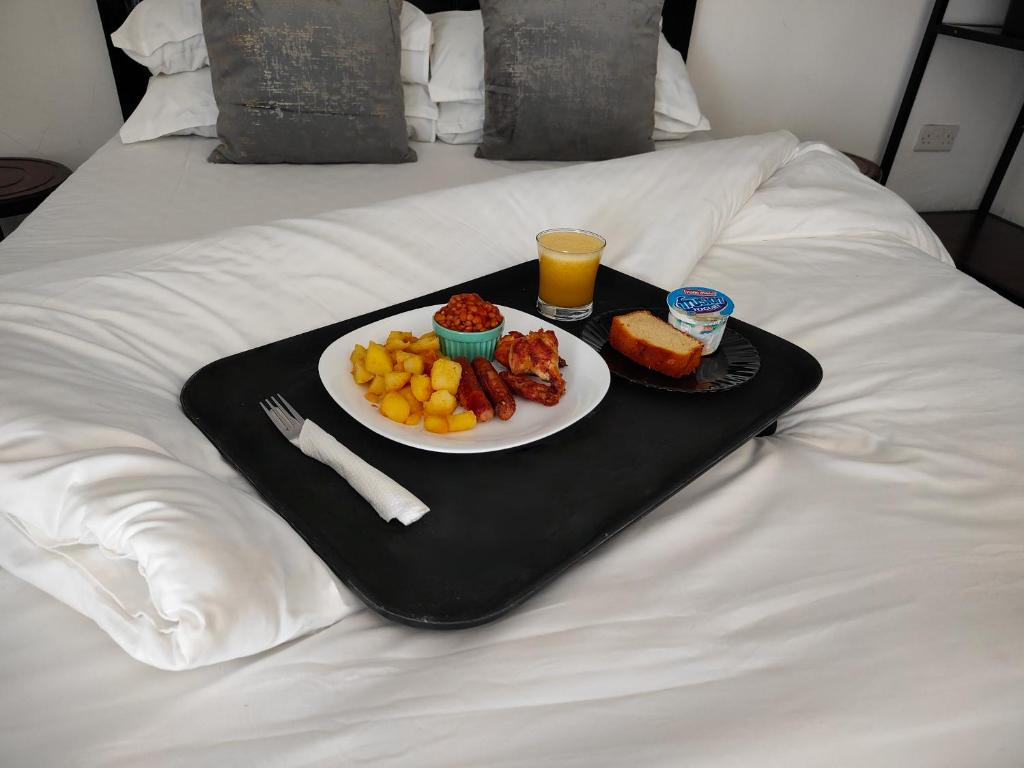 MILIMANI DRIVE LIVINGs