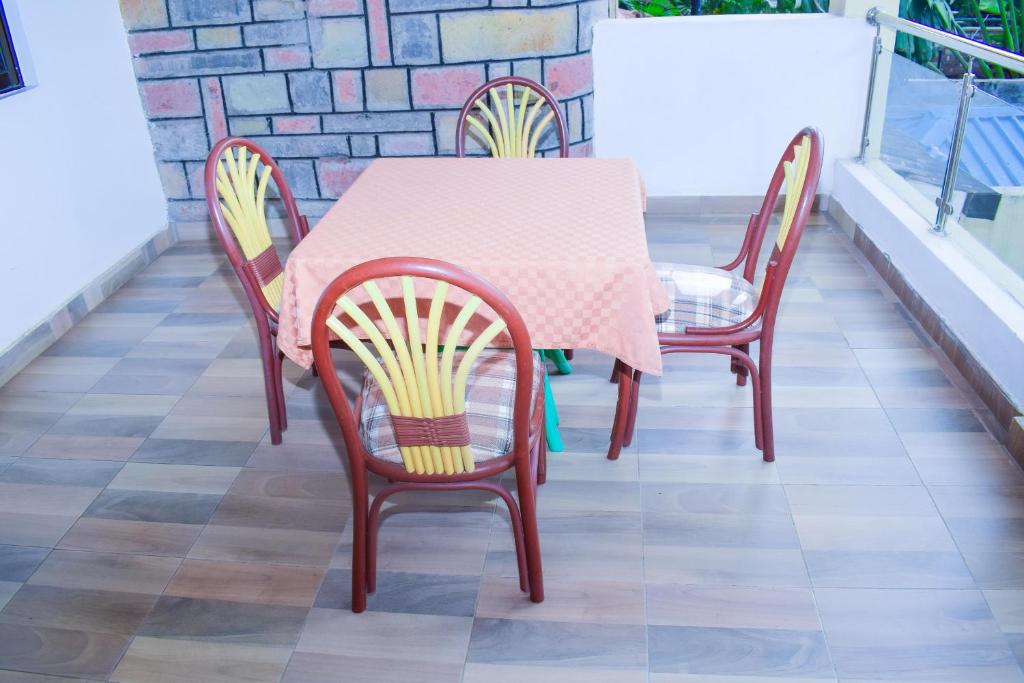 Twiga Whitehouse Villa