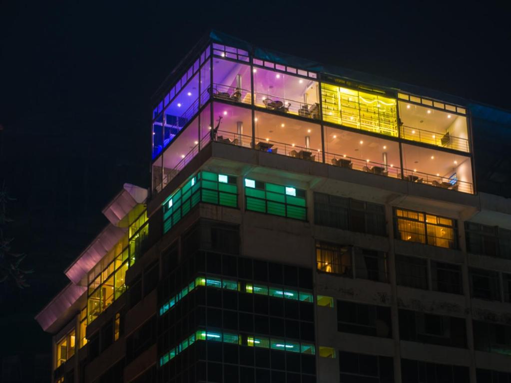 Cloud Hotel & Suites