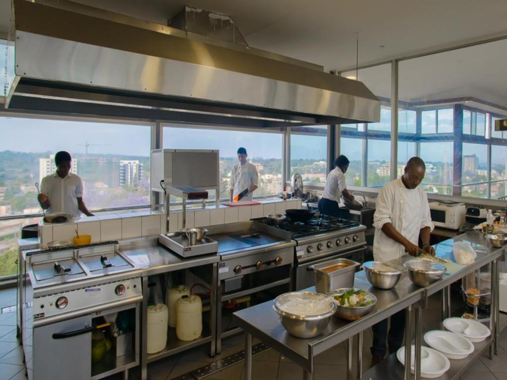 Cloud Hotel & Suites