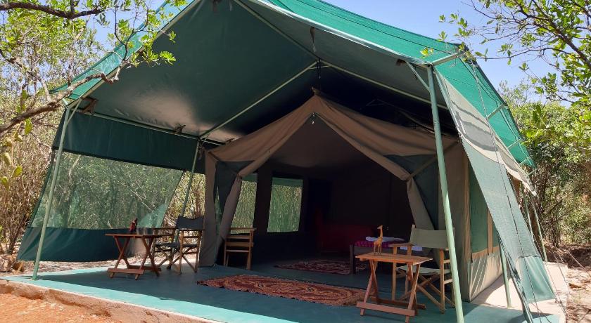 Olkinyei Mara Tented Camp