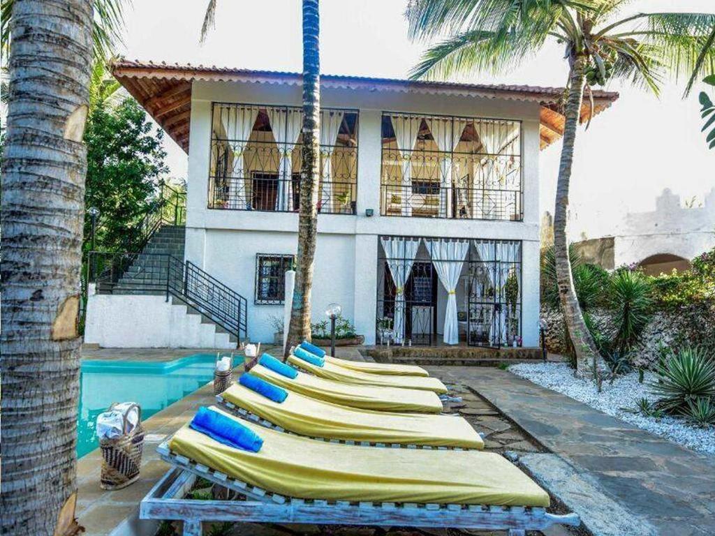 Watamu Sunflower House
