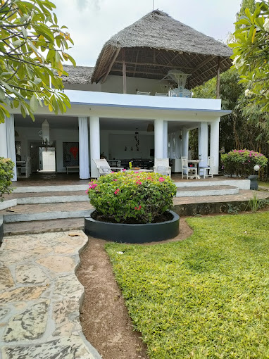 White Nyumba Bed & Breakfast