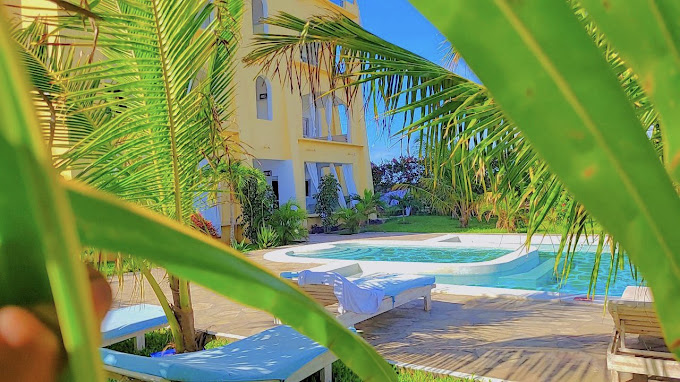 Fragola Safari House