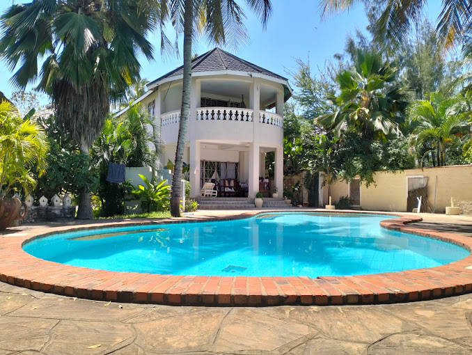 Diani Hideaway Villa