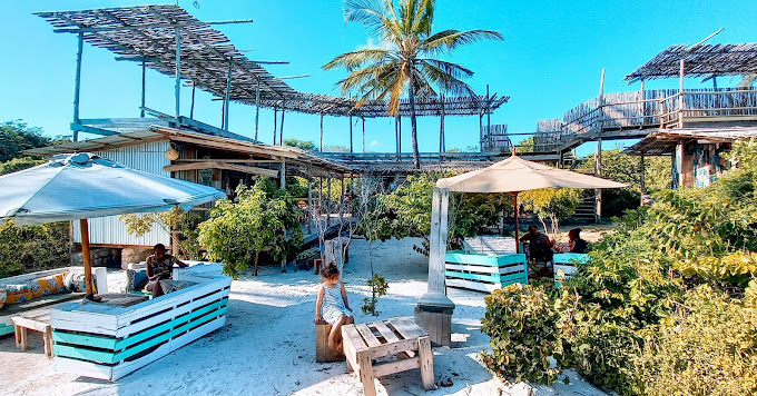 Salty’s KiteSurf Village, Beach Bar and Restaurant