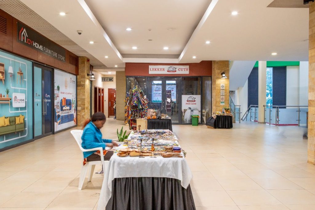 Rosslyn Riviera Mall