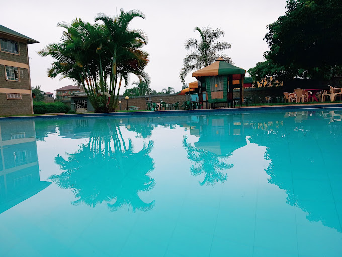 Golden Palm Breeze Hotel Kenol