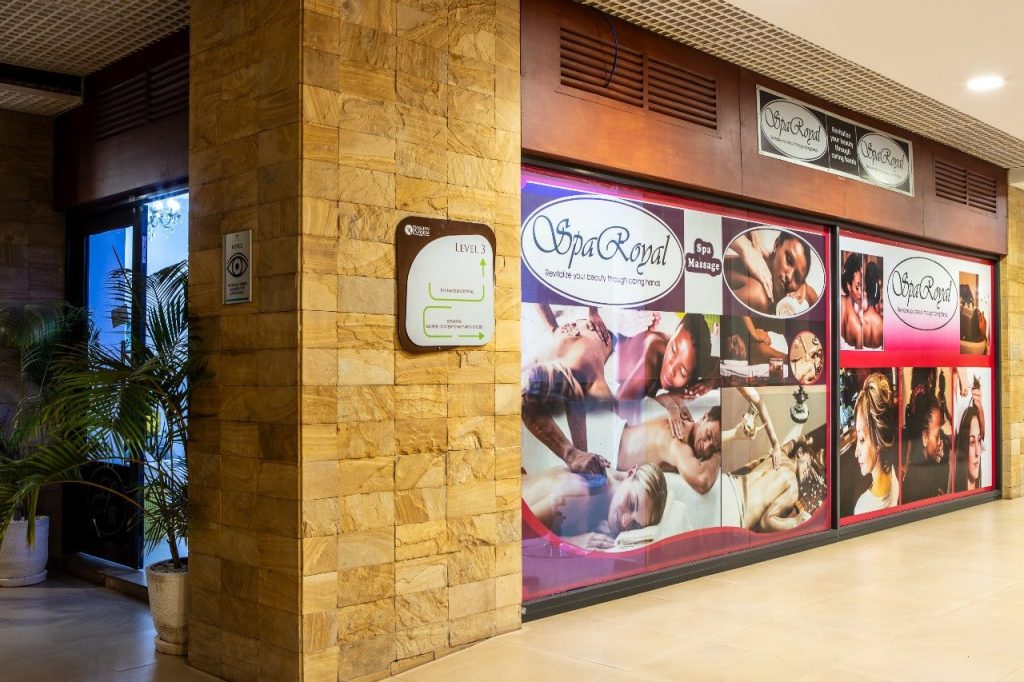 Rosslyn Riviera Mall