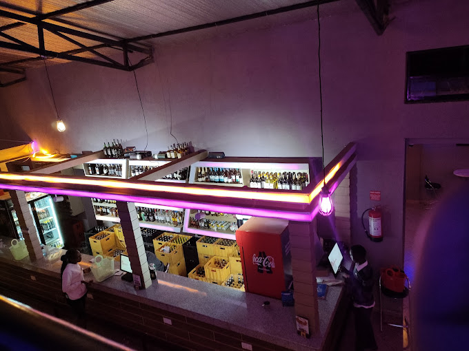 Quiver Lounge, Kenol