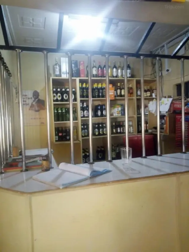 Senior Chief Wambũgũ Hotel