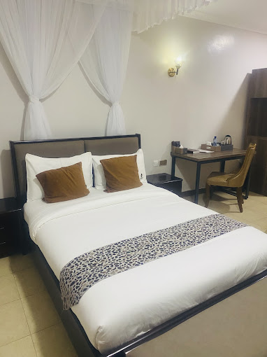 Nokras SilverOak, Embu