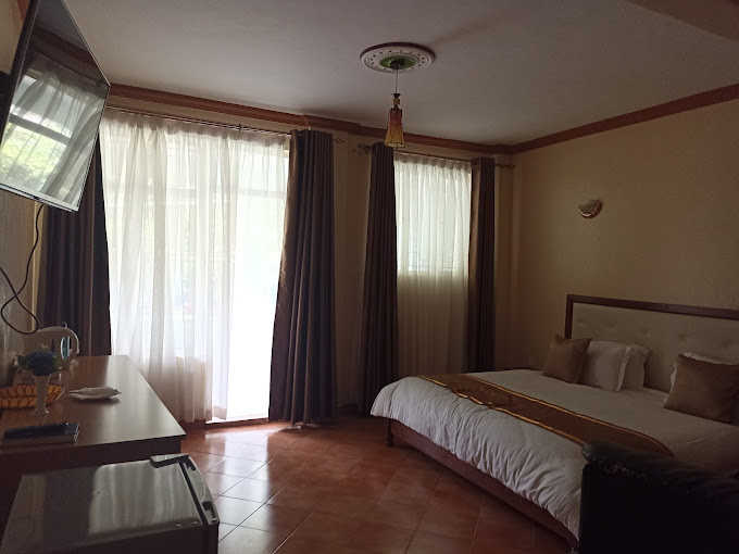 Mountain Breeze Hotel