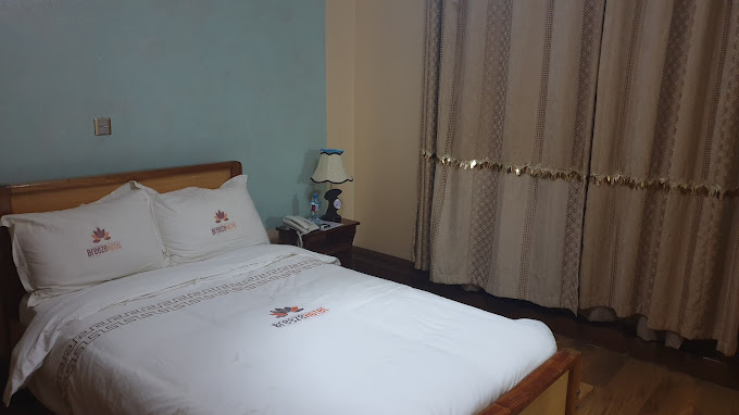 BREEZE HOTEL NYAHURURU