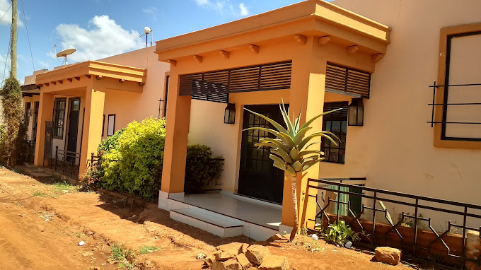 Catch 22 Lounge & Lodge