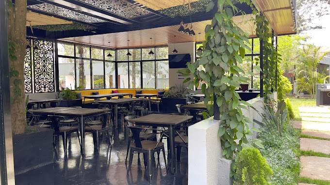 Hooyos Kitchen & Poetry