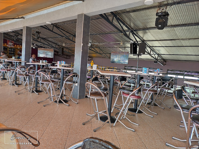 Quiver Lounge, Kenol