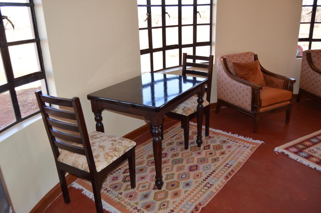 Wild Amboseli Ndovu Cottage.