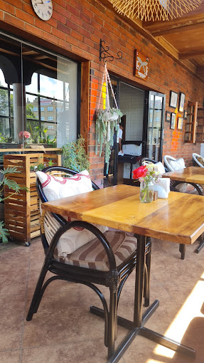 Catch 22 Lounge & Lodge