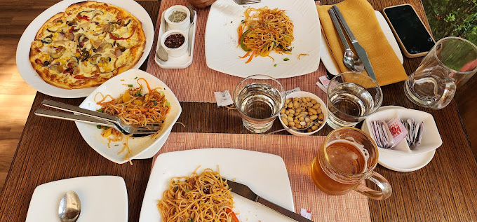 Hunger’s Nest Family Restaurant & Bar