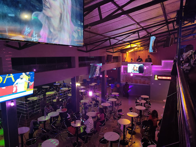 Quiver Lounge, Kenol