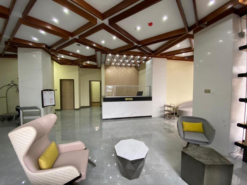 La Maison Royale- South C