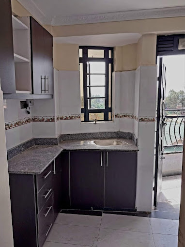 Senior Chief Wambũgũ Hotel