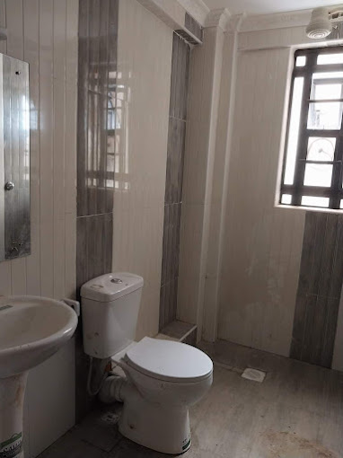 Senior Chief Wambũgũ Hotel