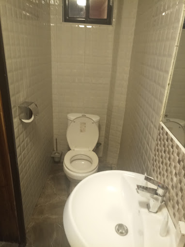 BREEZE HOTEL NYAHURURU