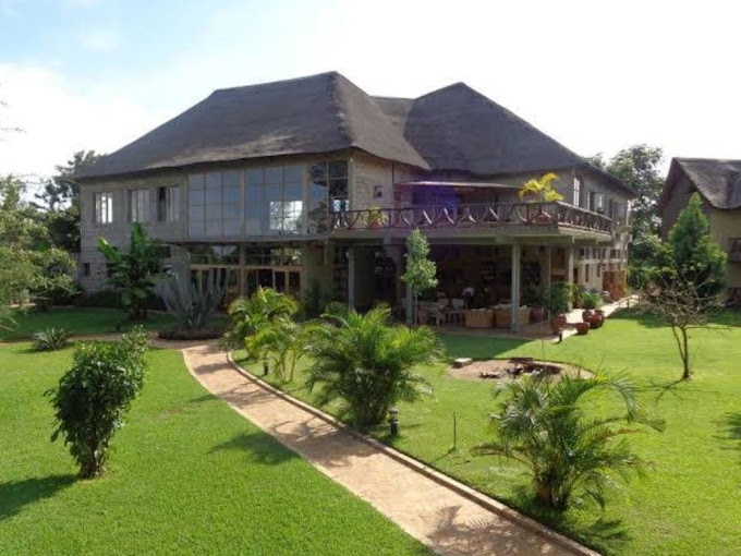 Weru Weru River Lodge