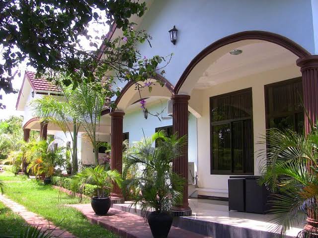 African Flower Hotel