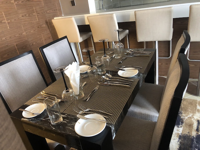 BLACKWOOD HOTEL AND APARTMENT