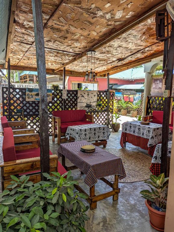 Travellers Home Tz (kifumbu)