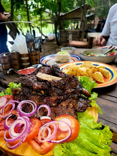 Duluti crater lake restaurant