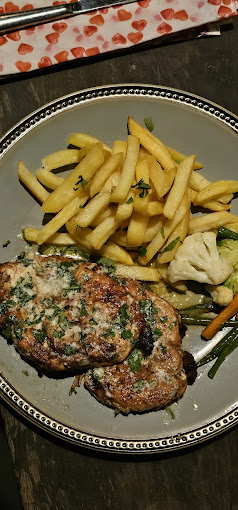 305 Karafuu Restaurant