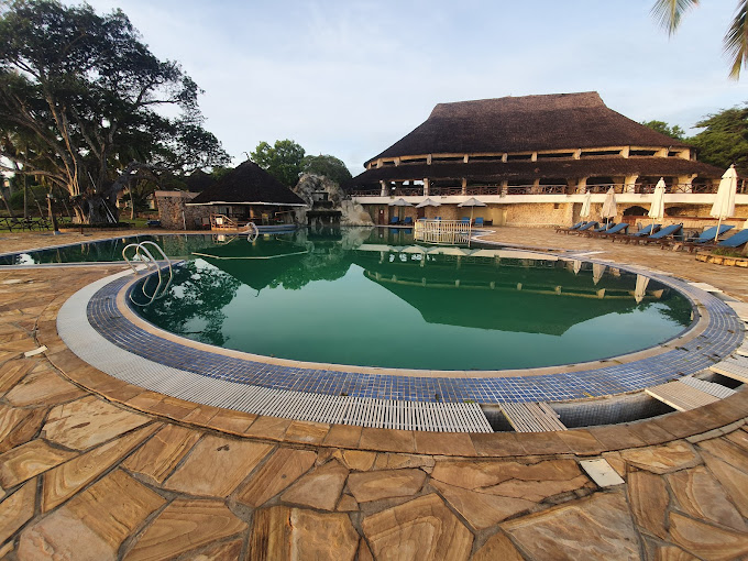 Ledger Plaza Bahari Beach Hotel