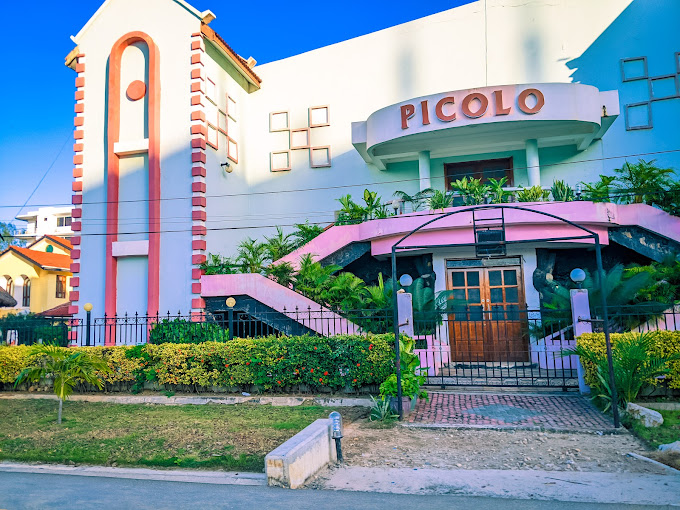Picolo Beach Hotel