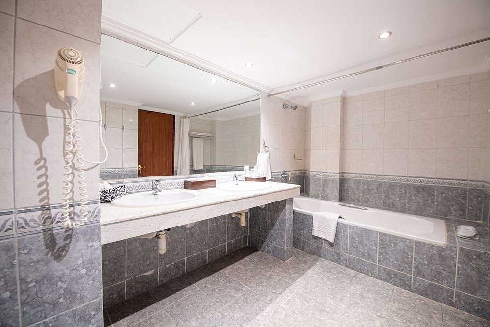 Golden Tulip Dar Es Salaam