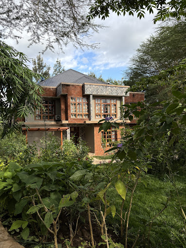 Under The Shade Safari Lodge