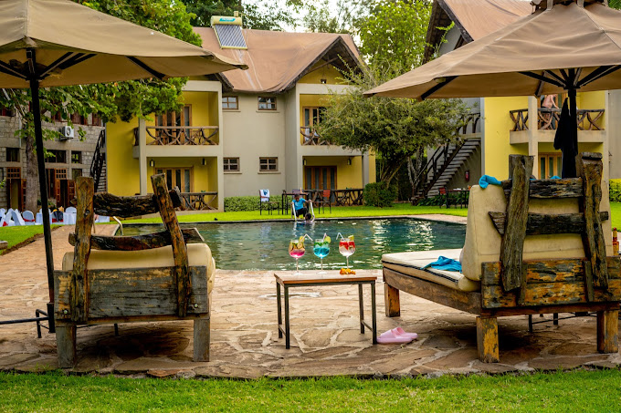 Weru Weru River Lodge